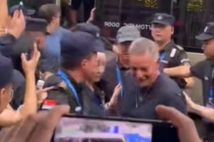 传奇球星巴乔与卡洛斯现身贵州榕江村超现场 点燃全场气氛