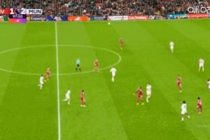 机灵鬼！双红会最后1分钟库尼亚踢倒琼斯，顺势拖延时间惹恼索博