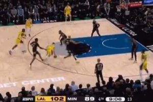 杀红了眼！里夫斯突破吸引包夹外传 拉拉维亚不犹豫三分再中！